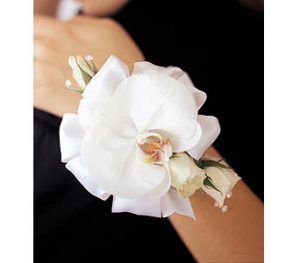 hw0_wrist-phalaenopsis-orchid-mini-roses